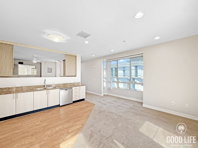 Building Photo - Beautiful East Village Condo w/ W/D, A/C & Balcony Views!