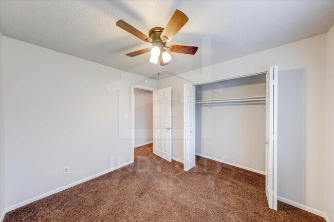 Building Photo - 542 Woods Crossing Dr