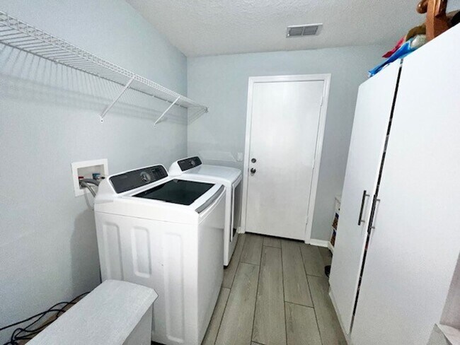 Building Photo - Lake Nona!! Spectacular 4X2 in Gated Nona Crest! All tile flooring!! 2 car garage! Move in April ...