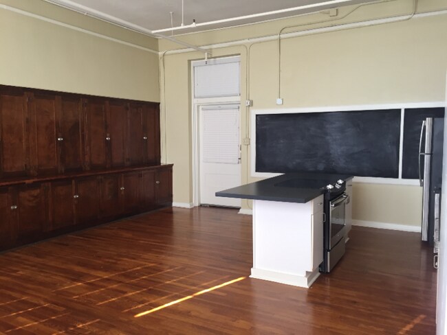 Primary Photo - 1401 Scott St