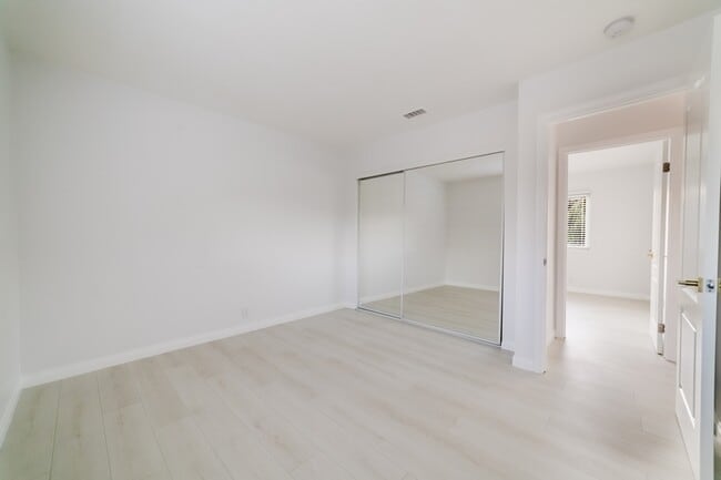 Building Photo - 3163 Camarillo Ave