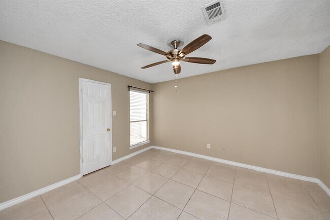 Building Photo - 2410 Manila Ln