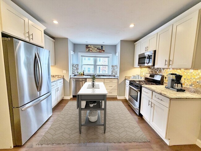 Building Photo - 266 Lexington St