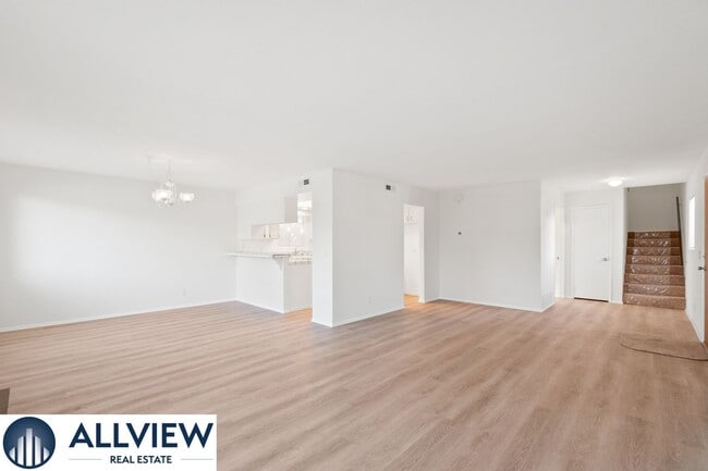 Building Photo - Gorgeous, updated 3 bed, 2 bath home in th...