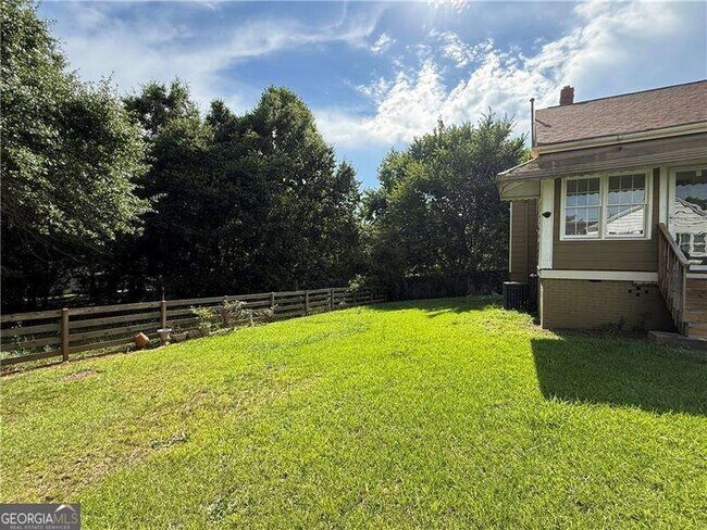 Building Photo - 5058 Meadows Rd SW