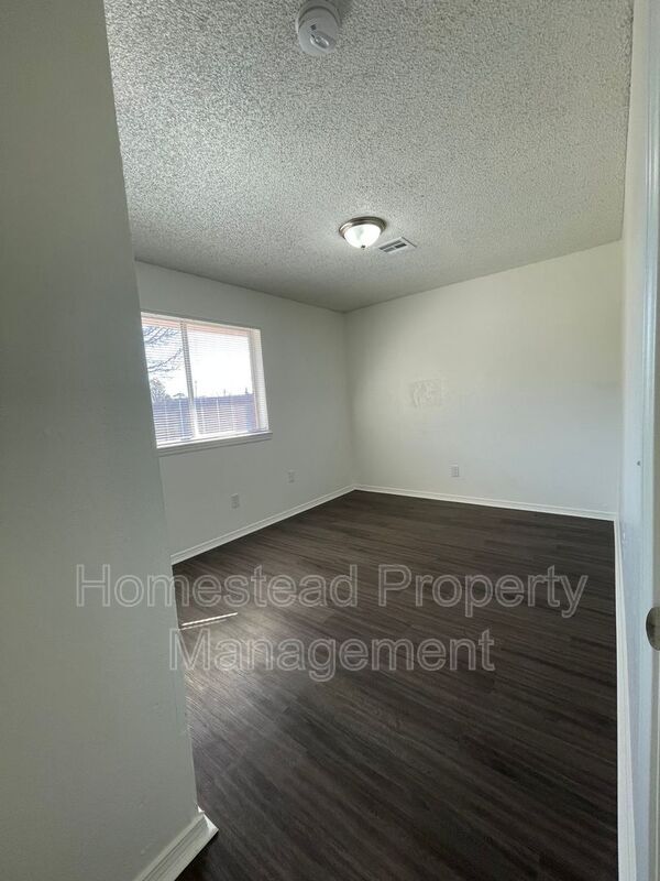 Building Photo - 10020 S Clegern St