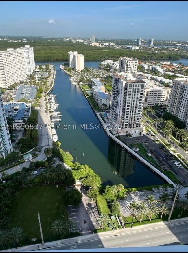 Building Photo - 15811 Collins Ave