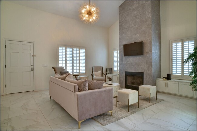 Building Photo - Available to View