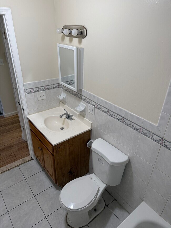 Building Photo - 189 Myrtle Ave