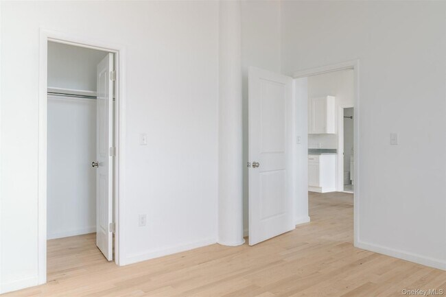 Building Photo - 155 S River St