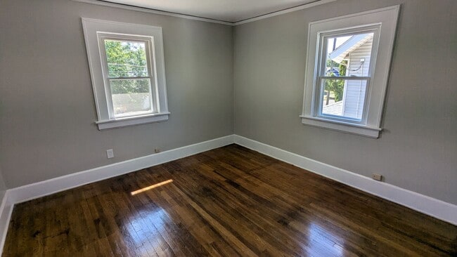 Building Photo - Newly renovated gem located in Akron