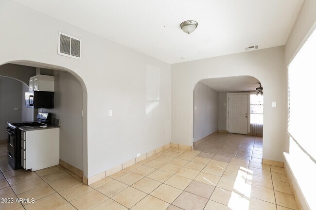 Building Photo - 6821 N 61st Ave