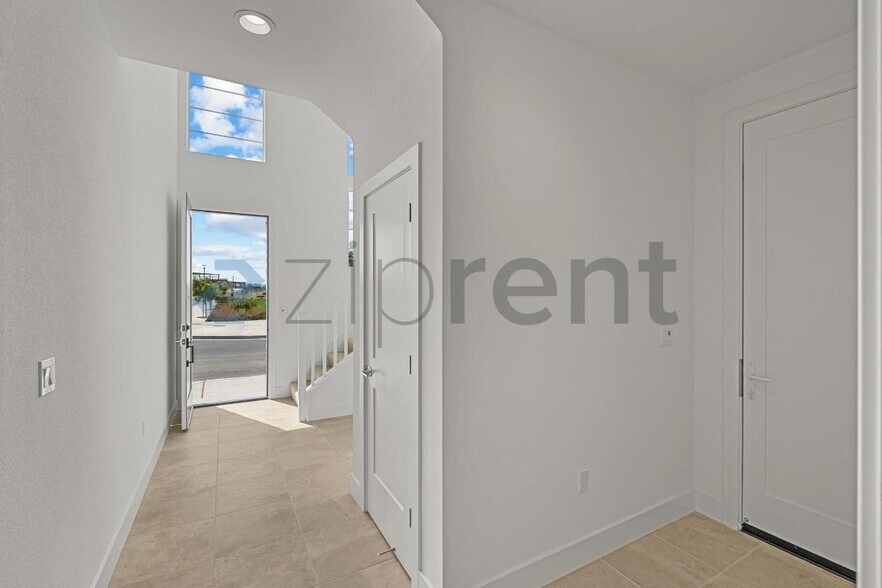 Building Photo - Unit