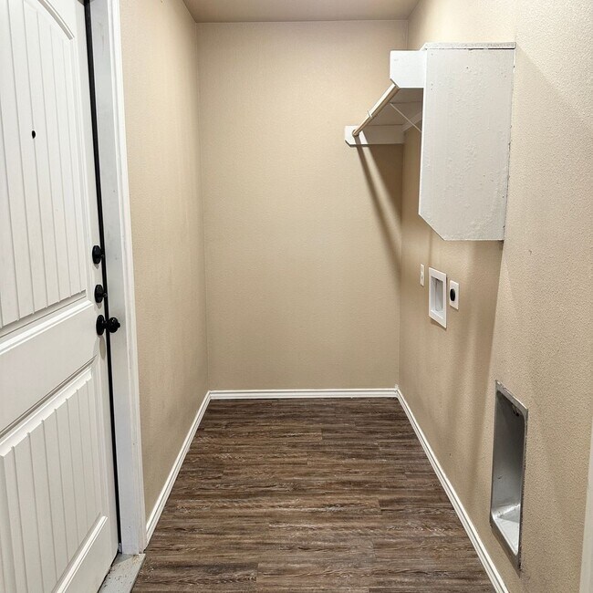 Building Photo - $99 Move In Special With 13 Month Lease!