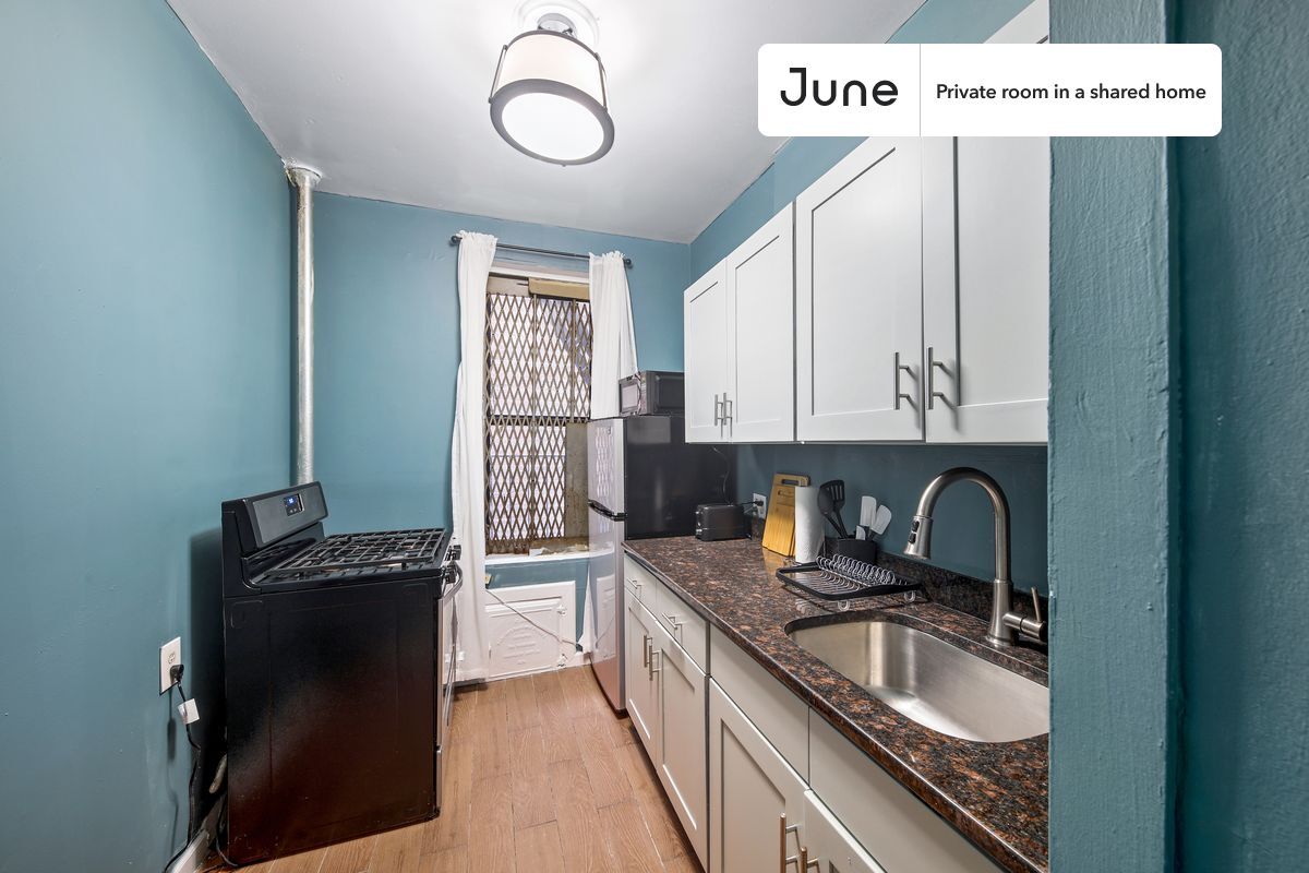 Building Photo - Room in Shared 3 bed/1 bath home in Hamilton Heights