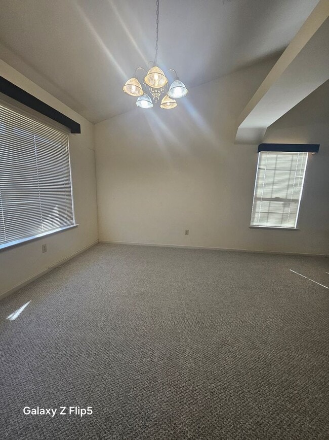 Building Photo - 4 BD 2 BATH HOME IN A GREAT NEIGHBORHOOD