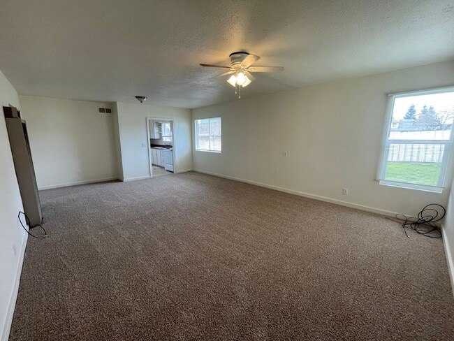 Building Photo - Cute 2-Bedroom, 1-Bath Home with Shed