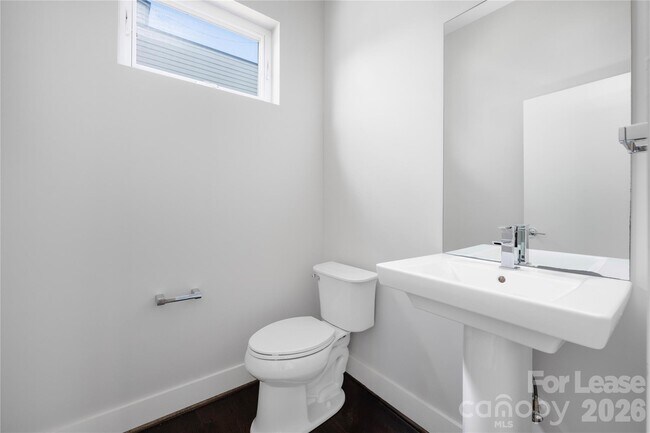 Building Photo - 1008 Westbrook Dr