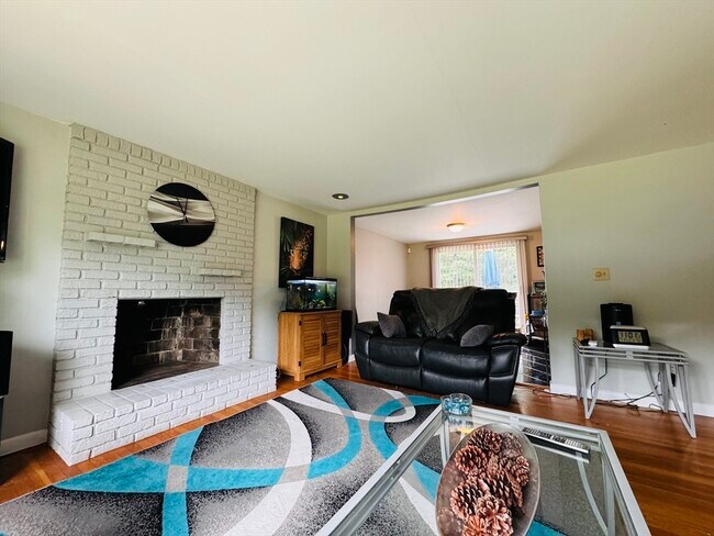 Building Photo - 18 Weaver St