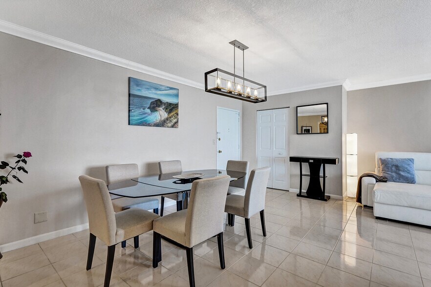 Building Photo - 3180 S Ocean Dr