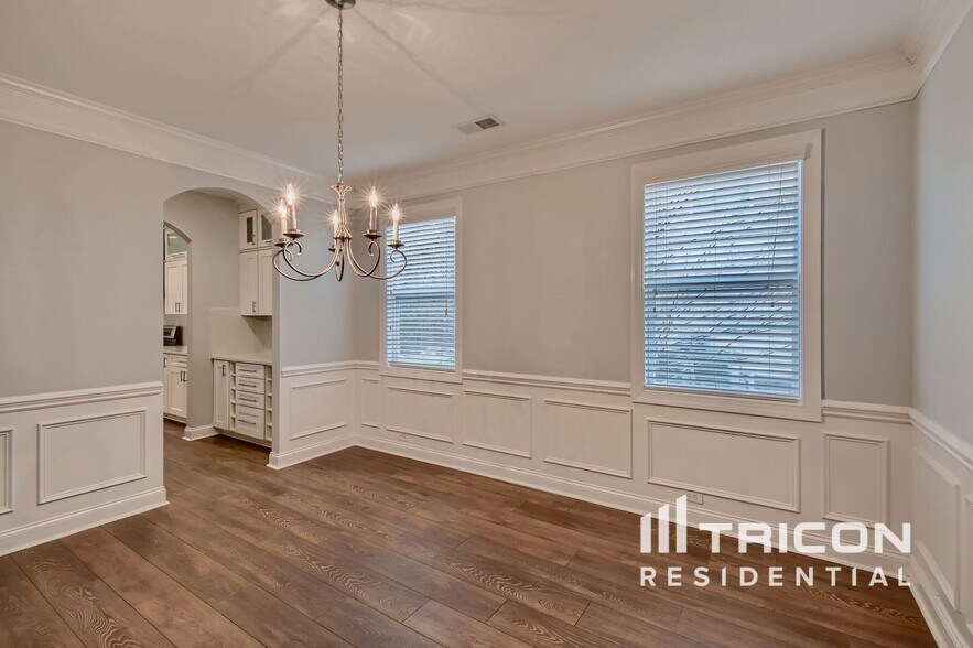 Building Photo - 428 Castlebury Ct