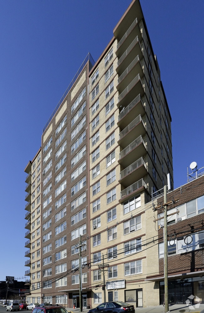 Building Photo - Le Cross House Condominium