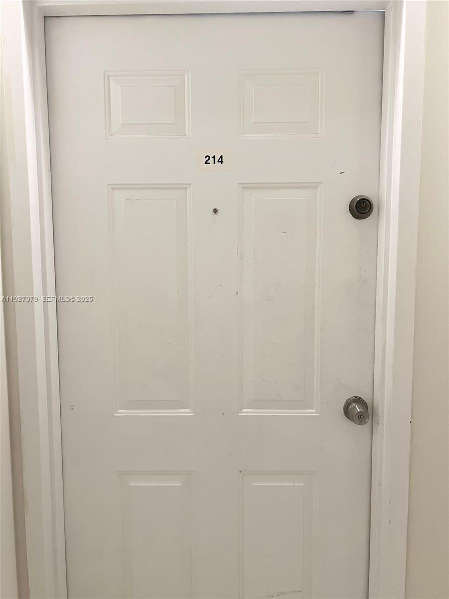 Building Photo - 540 Brickell Key Dr