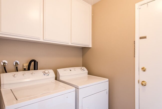 Building Photo - Spacious South Bay Home in Charming Neighb...