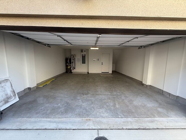 Building Photo - Brand New Townhome in Moonstone Community ...