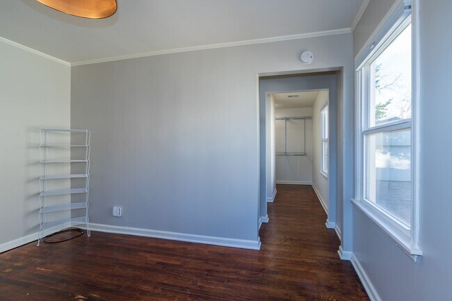 Building Photo - Beautiful Brookside duplex unit - NO PETS