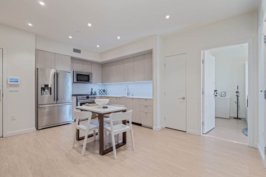 Building Photo - 5851 W 88th St