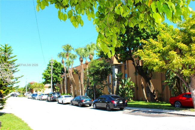 Building Photo - 1280 W 54th St