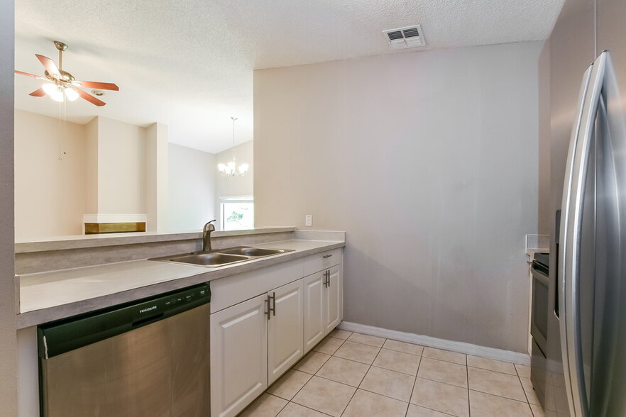 Building Photo - 496 Wild Fox Dr