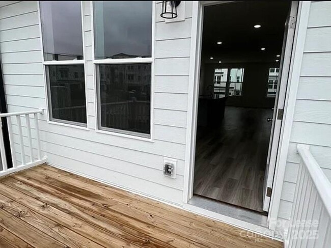 Building Photo - 9221 Walnut Hl Rd NW