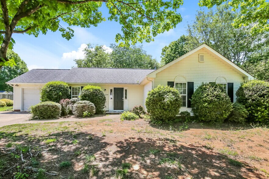 Primary Photo - 104 Stapleton Way