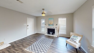 Building Photo - Villas at Lake Arlington