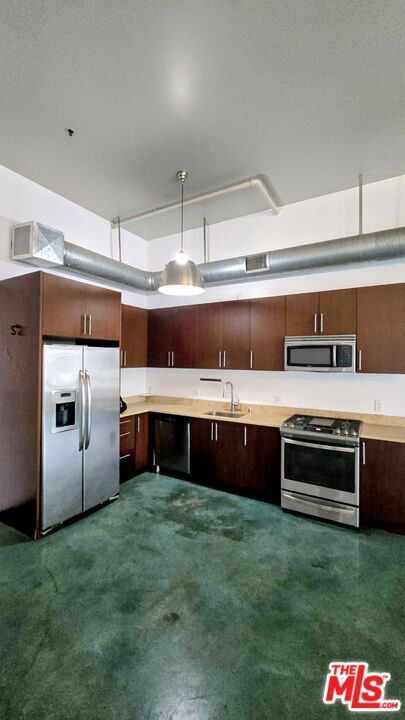 Building Photo - 849 S Broadway