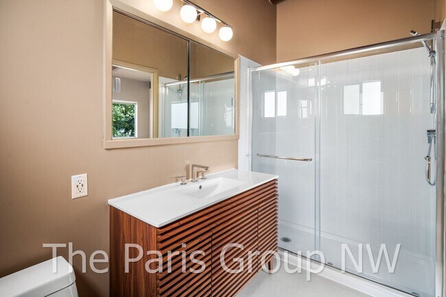 Building Photo - Extraordinary 4BR, 4200sf Mid Century Water View Home with Amazing Outdoor Spaces