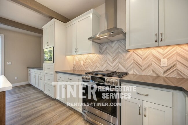 Building Photo - 8943 Fair Oaks Blvd