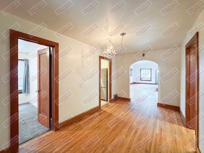 Building Photo - 3 bedroom, 2 bath single-family home