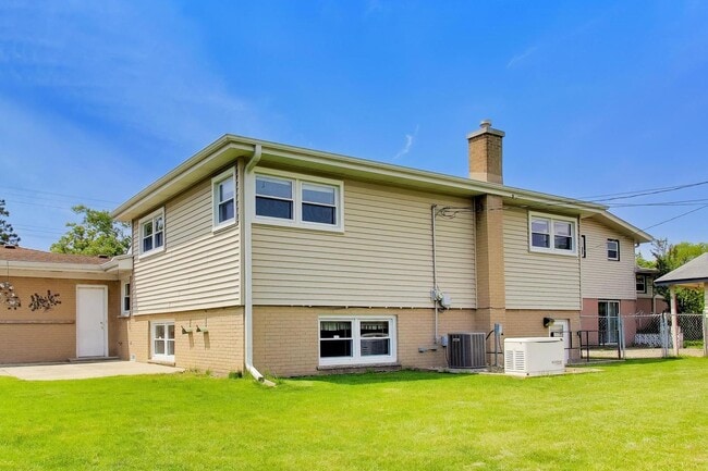 Building Photo - 7630 Beckwith Rd