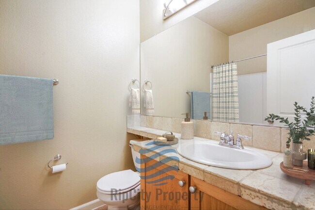 Building Photo - 1090 SW 170th Ave