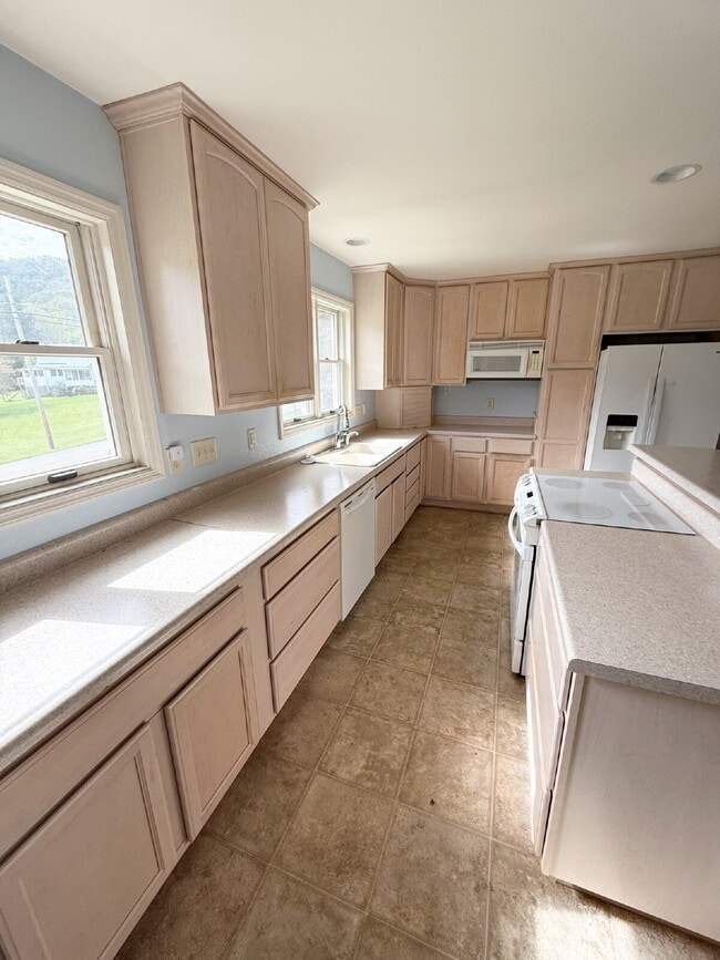 Building Photo - Spacious 3 Bed, 3 Bath Home in Ratcliff Cove Community – Available Soon!