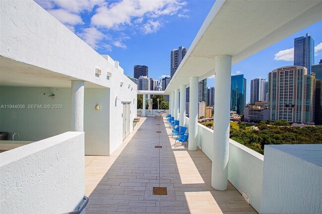 Building Photo - 1600 SW 1st Ave