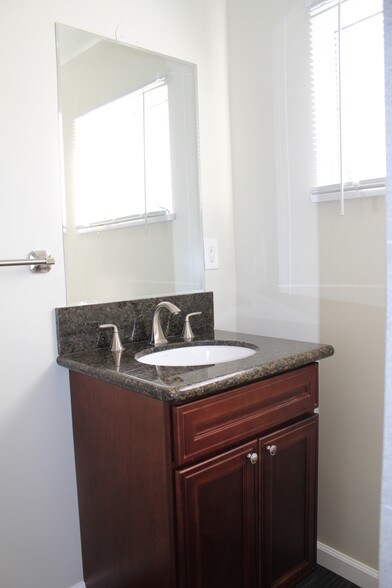 Bath - 6236 La Mirada Ave