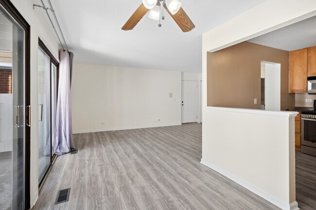 Building Photo - 402 Sandalwood Ln