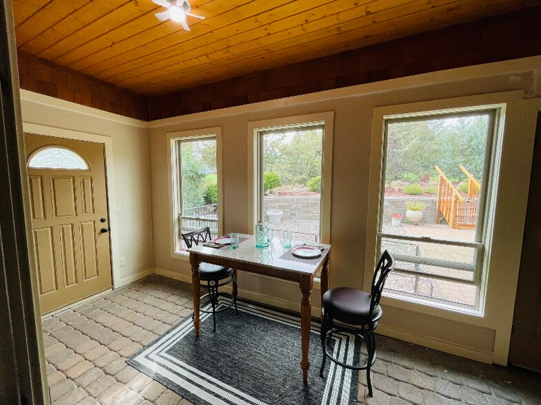 Building Photo - 1485 Murrelet Dr