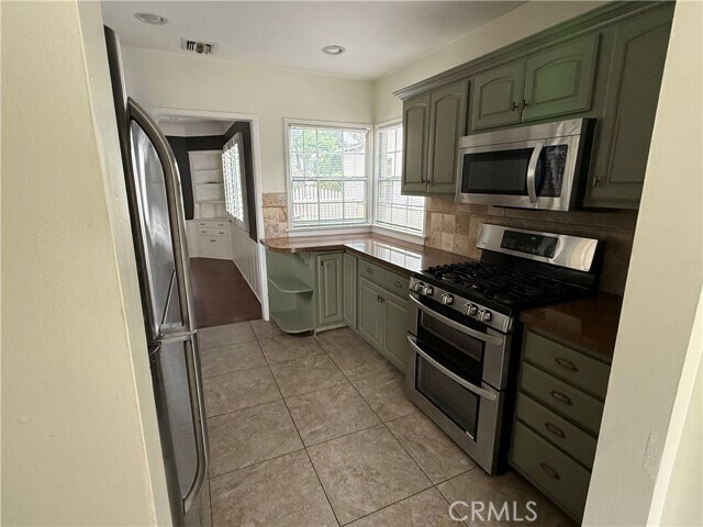 Building Photo - 527 S Orchard Dr