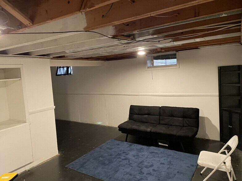 Building Photo - 22190 Cloverlawn St