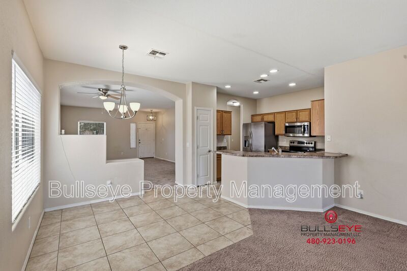 Building Photo - 3736 E Woodside Way